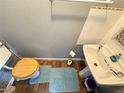 Bed 4 En-Suite Cloakroom